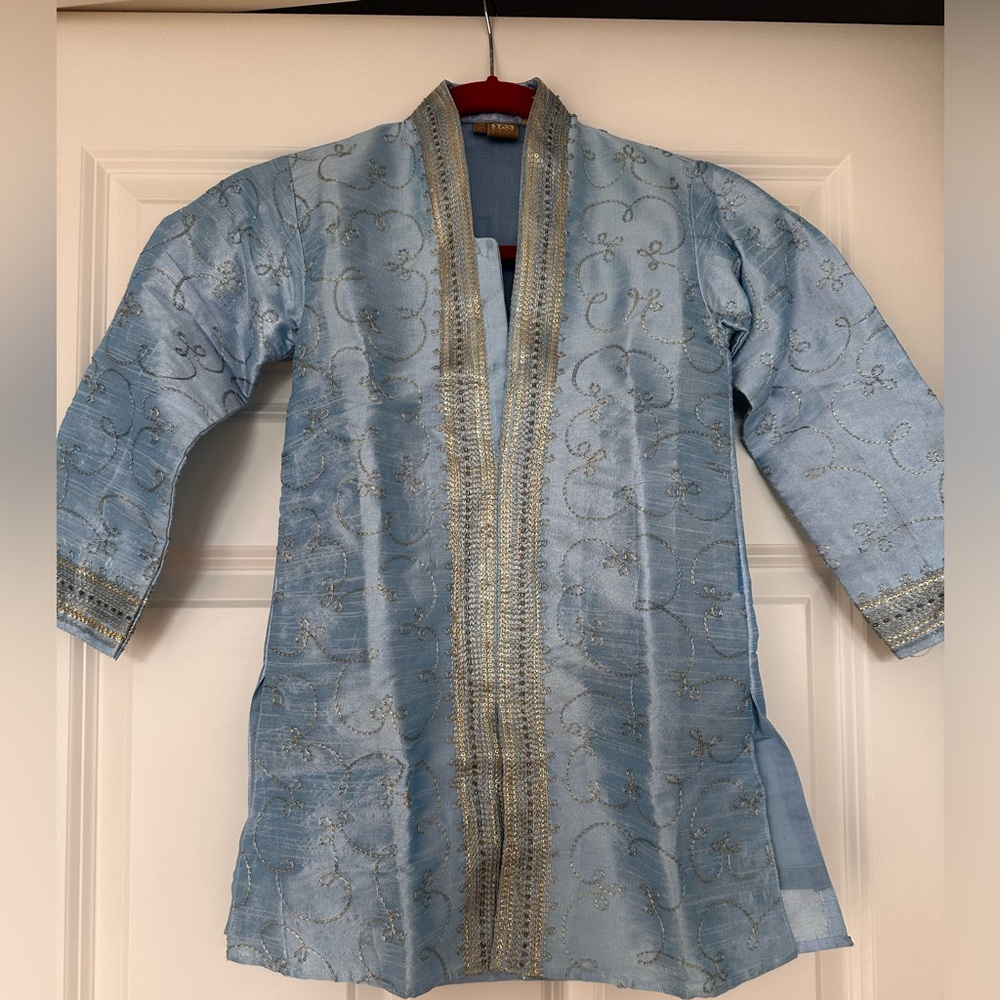 Boys Indian outfit, like new. Size 5-6 years